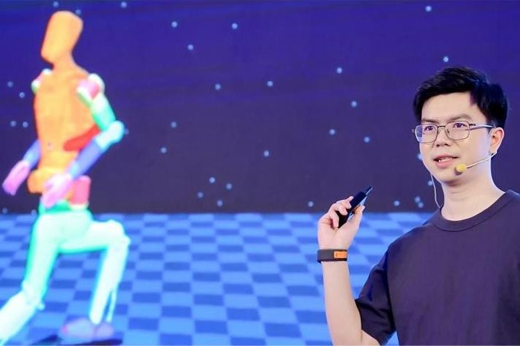 天才少年稚晖君beats365机器人走路进场！AI模型做大脑，目标售价20万以内